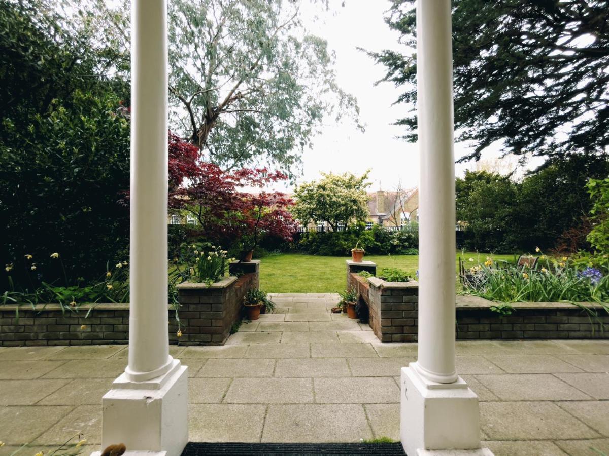 Manor House Of Cheshunt- Historic Villa ภายนอก รูปภาพ