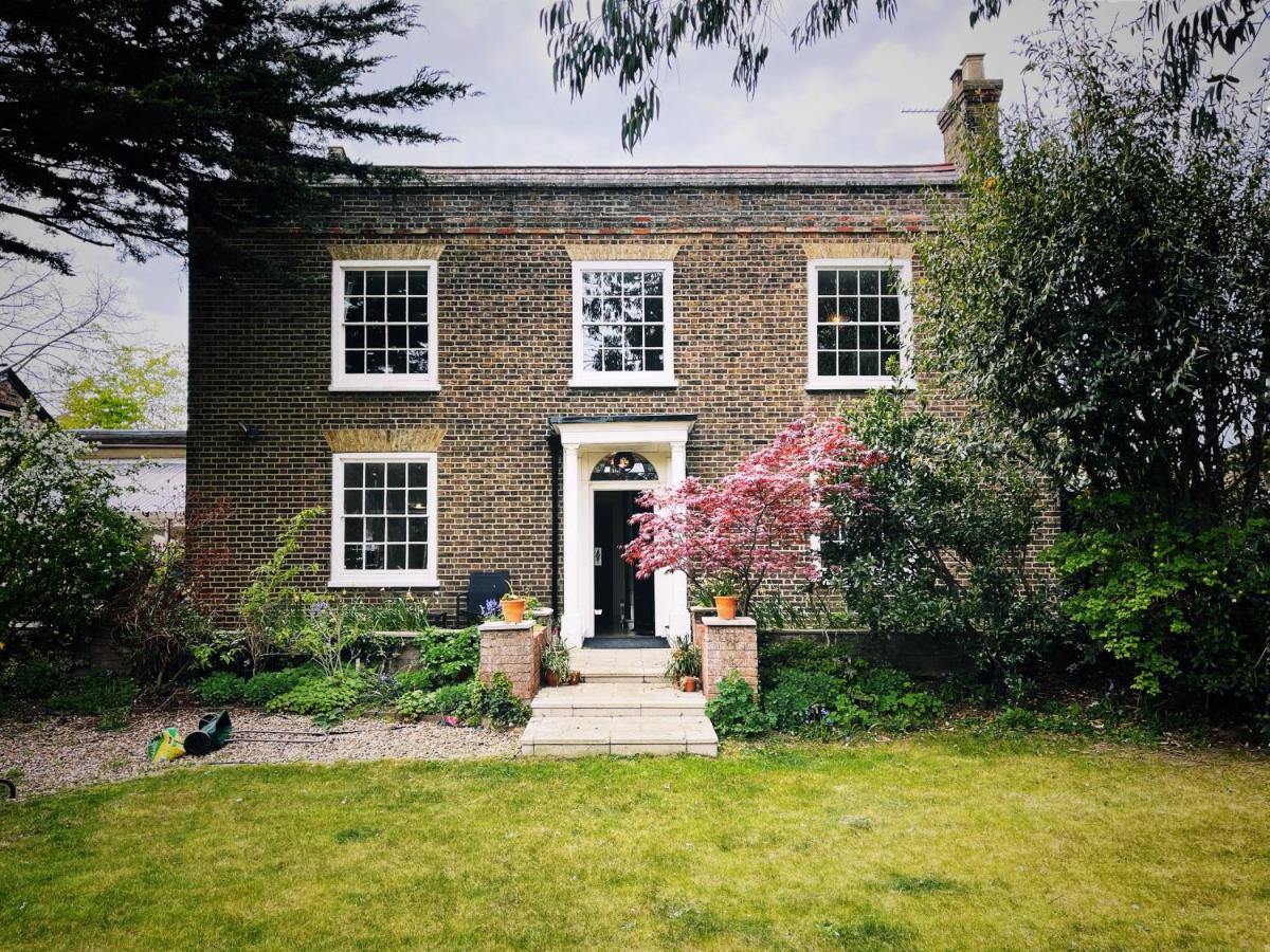 Manor House Of Cheshunt- Historic Villa ภายนอก รูปภาพ