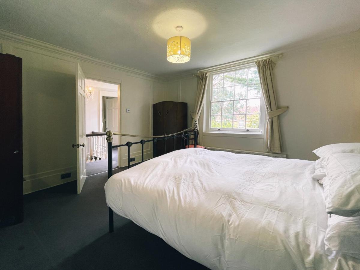 Manor House Of Cheshunt- Historic Villa ภายนอก รูปภาพ