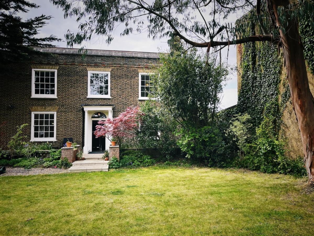 Manor House Of Cheshunt- Historic Villa ภายนอก รูปภาพ
